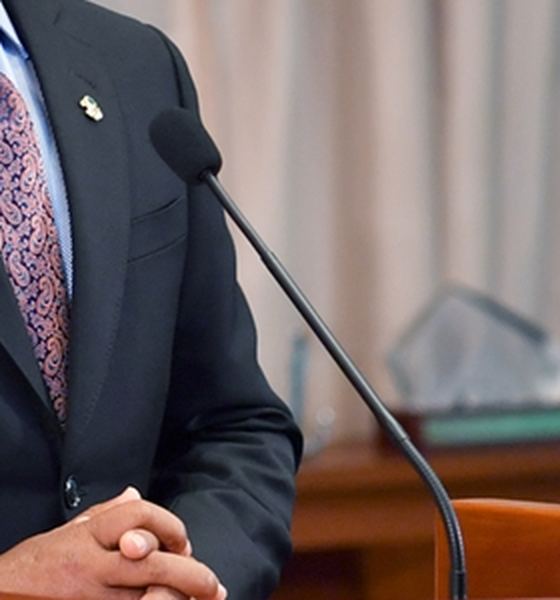 The microphone at the President's Office lectern.